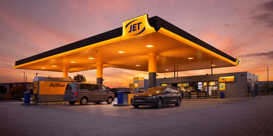 Imagebild: JET-Tankstelle bei Dämmerung